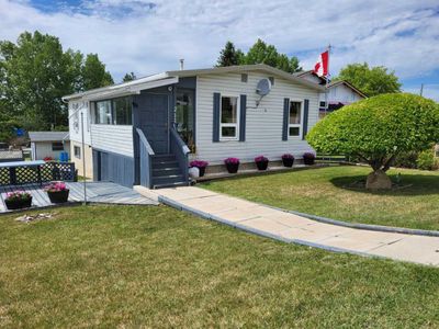 211 1 Ave, House other with 2 bedrooms, 1 bathrooms and 4 parking in Torrington AB | Image 2