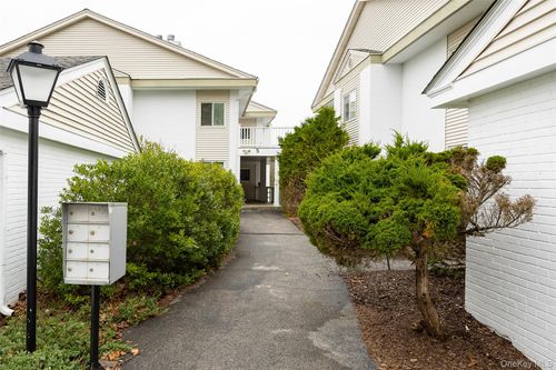 54 Bennett Cmn, Millbrook, NY, 12545-5902 | Card Image