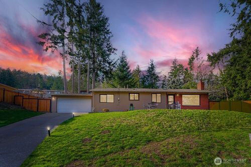 715 Sunrise Pl Sw, Issaquah, WA, 98027-4618 | Card Image