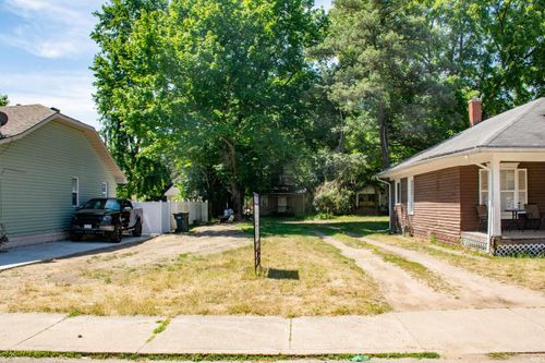 1222 Miner St, South Bend, IN, 46617-2122 | Card Image