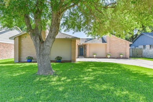 17043 Coachmaker Dr, Friendswood, TX, 77546-2649 | Card Image