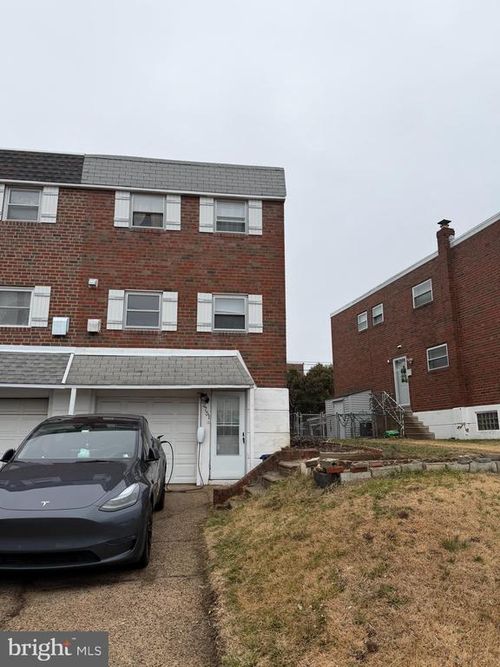 2751 Tolbut St, PHILADELPHIA, PA, 19152-2111 | Card Image