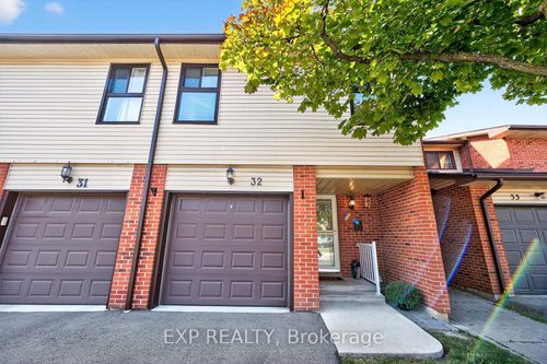 32 Collins Cres, Brampton, ON, L6V3M9 | Card Image