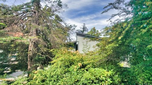 550 Carnation Pl, Saanich, BC, V8Z6G5 | Card Image