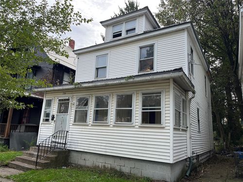 735 E 24th St, Erie, PA, 16503-2216 | Card Image