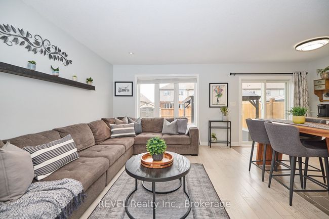 91 Roselawn Cres, House attached with 2 bedrooms, 4 bathrooms and 1 parking in Welland ON | Image 4