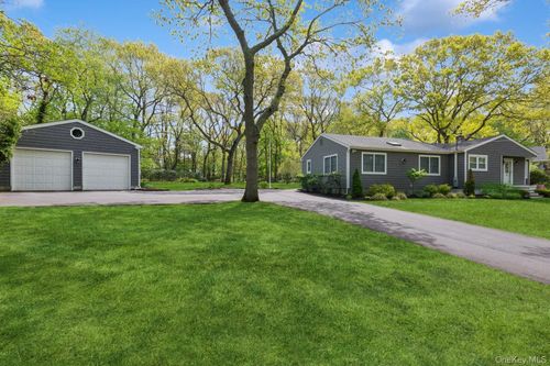 258 Church Ln, Riverhead, NY, 11901-5548 | Card Image