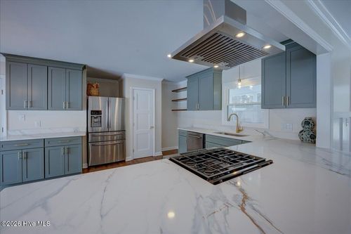 305 Country Club Dr, Trent Woods, NC, 28562-7611 | Card Image