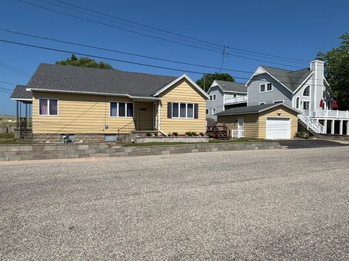 15 Lakeshore Dr, Manistee, MI, 49660 | Card Image