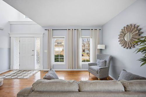 9016 Telford Cir, Johnston, IA, 50131-2748 | Card Image