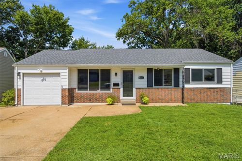 8233 Marvale Ln, Affton, MO, 63123-2303 | Card Image