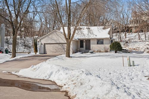 8136 Dakota Ln, Chanhassen, MN, 55317-9629 | Card Image
