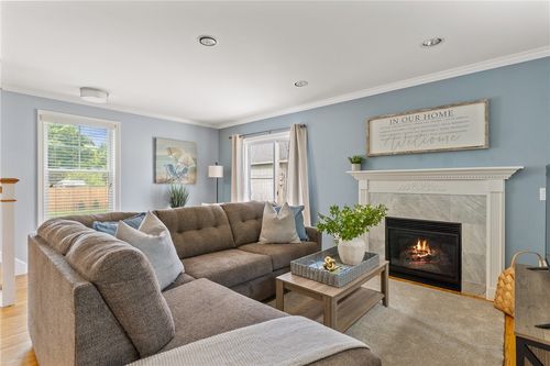 42 E Bowery St, Newport, RI, 02840-3562 | Card Image