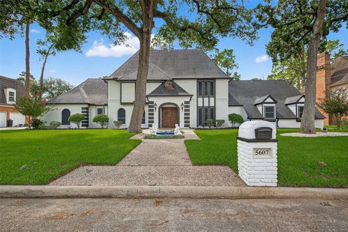 5607 Pebble Springs Dr, Houston, TX, 77066-2444 | Card Image