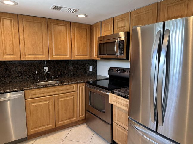 433 Saxony J, Condo with 2 bedrooms, 2 bathrooms and null parking in Delray Beach FL | Image 11