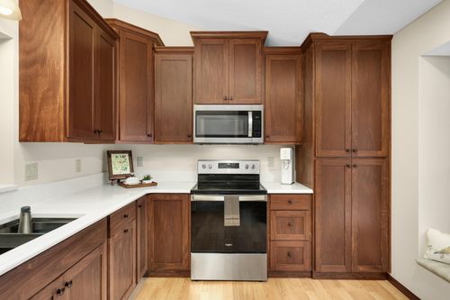 11040 Oregon Curv, Bloomington, MN, 55438-2806 | Card Image