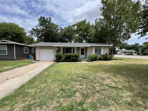 815 Dugan St, Arlington, TX, 76010-1221 | Card Image