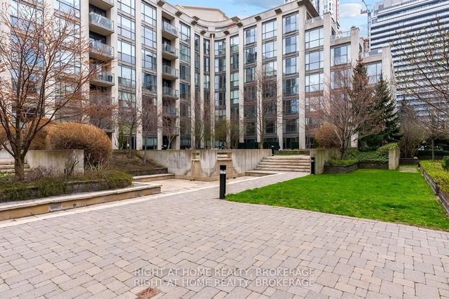703 - 18 Beverley St, Condo with 3 bedrooms, 2 bathrooms and 2 parking in Toronto ON | Image 29