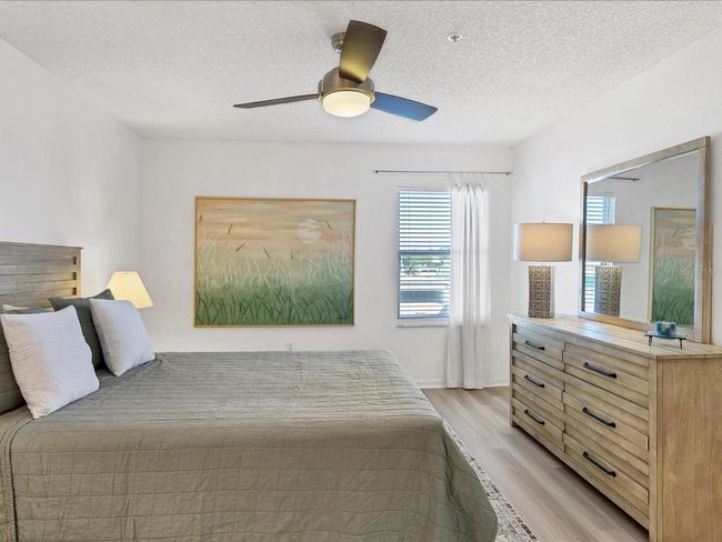 King size Bed | Image 19