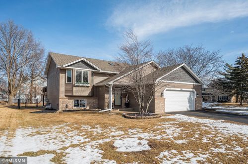 305 Jesse James Lane, Mahtomedi, MN, 55115 | Card Image