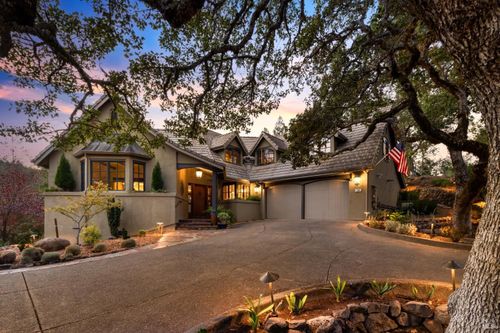 1105 White Oak Dr, Santa Rosa, CA, 95409-6152 | Card Image