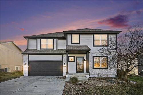 10114 N Ditman Ave, Kansas City, MO, 64157-7916 | Card Image