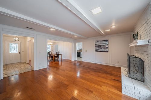 2221 Vickers Dr, Plano, TX, 75075-2052 | Card Image