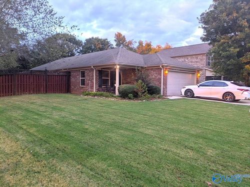 101 Bermuda Lakes Dr, Meridianville, AL, 35759-2602 | Card Image