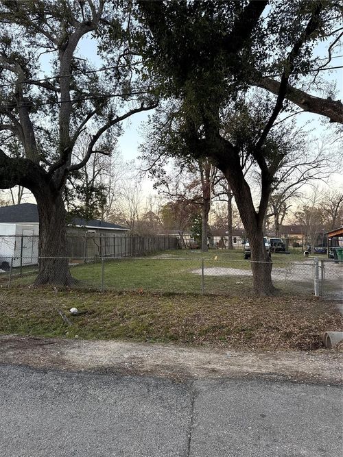 8153 Laura Koppe Rd, Houston, TX, 77028-1923 | Card Image