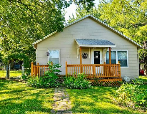 449 Muncie Rd, Leavenworth, KS, 66048-4947 | Card Image