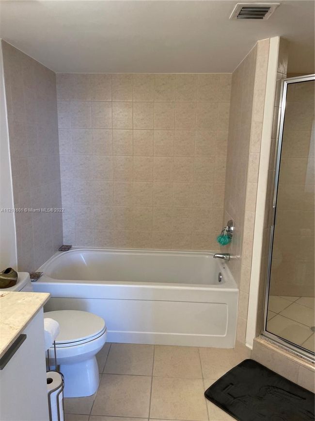APT-3810 - 16699 Collins Ave, Condo with 1 bedrooms, 2 bathrooms and null parking in Sunny Isles Beach FL | Image 7