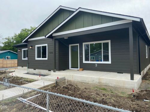 126 Lorraine Ave, Eagle Point, OR, 97524-9780 | Card Image