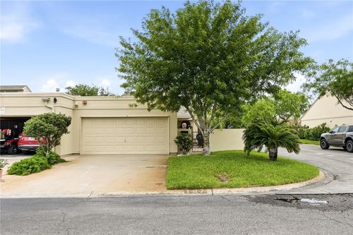 107 Pebble Creek Dr, Rockport, TX, 78382-6863 | Card Image