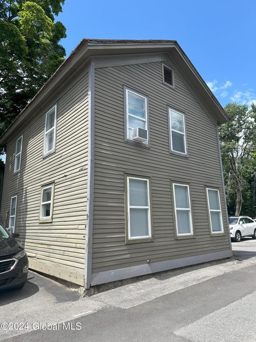 9 Bolster Ln, Saratoga Springs, NY, 12866-2036 | Card Image