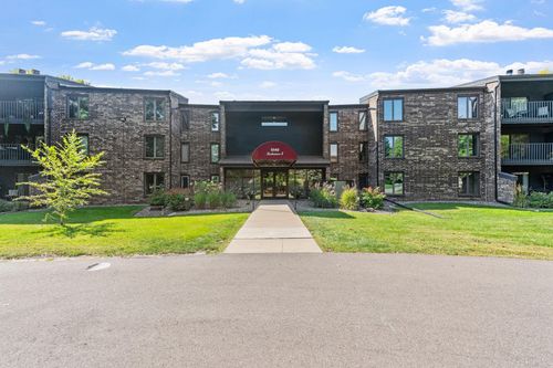 apt-210-5140 W 102nd St, Bloomington, MN, 55437-2524 | Card Image