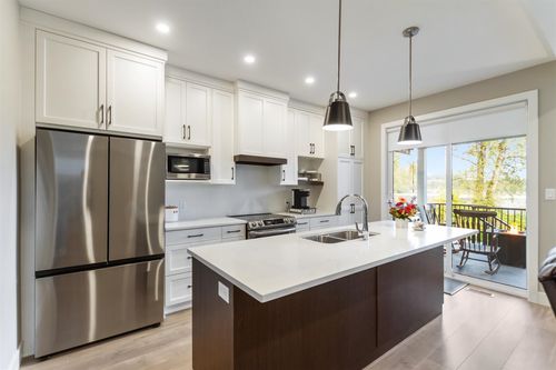 44588 Willowstream Rd, Chilliwack, BC, V2R6J4 | Card Image