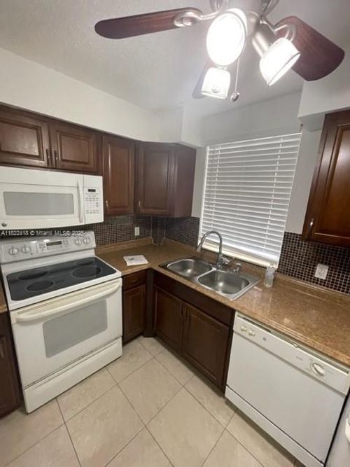 apt-205-6135 Nw 186th St, Hialeah, FL, 33015-6077 | Card Image