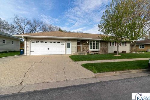 6 Hazelwood Ave, New Ulm, MN, 56073-2020 | Card Image