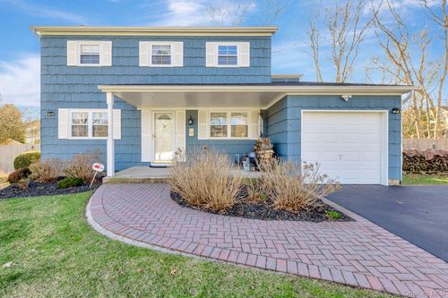 144 Oak St, Medford, NY, 11763-4034 | Card Image