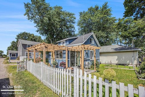 332 Martindale Ct, Cottrellville, MI, 48039-2223 | Card Image