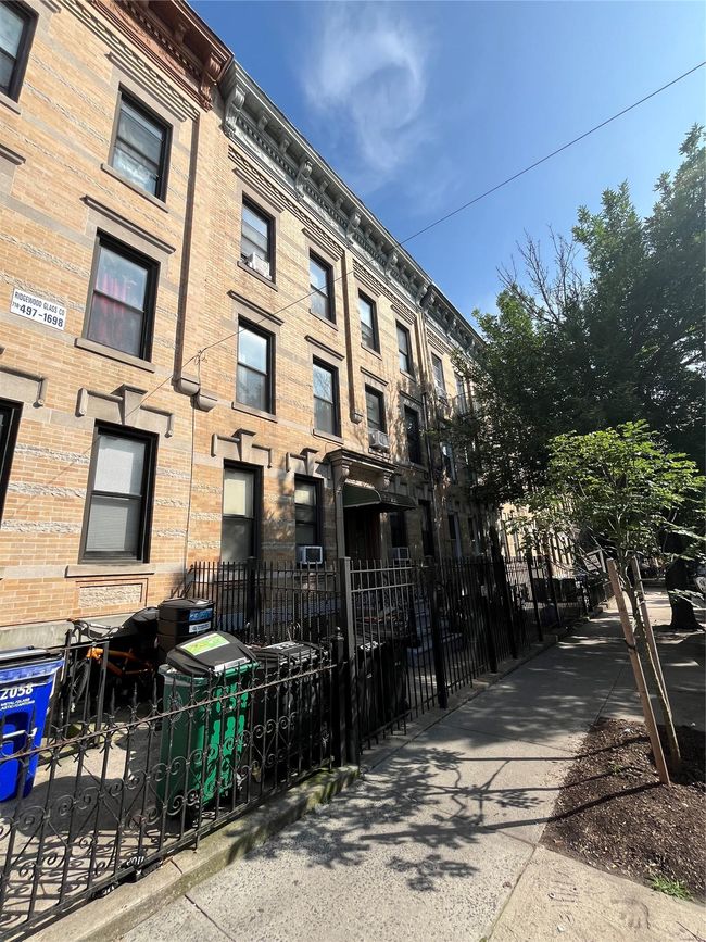 View of building exterior | Image 4