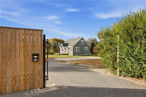 1285 Main Rd, Tiverton, RI, 02878-4427 | Card Image