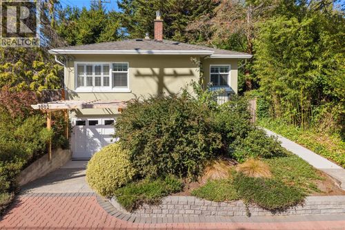 1002 Walema Avenue, Saanich, BC, V8Y1N6 | Card Image