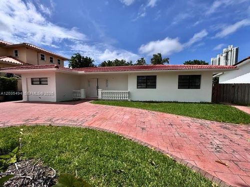 215 187th Street, Sunny Isles Beach, FL, 33160 | Card Image