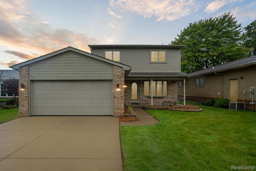 37793 Circle Dr, Harrison Township, MI, 48045-2808 | Card Image