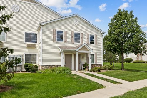 2113-2125 Silverstone Dr, Carpentersville, IL, 60110-1197 | Card Image