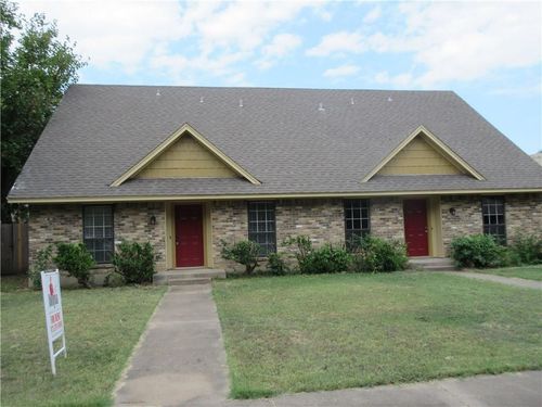 113 Shadybrook Dr, Desoto, TX, 75115-3028 | Card Image
