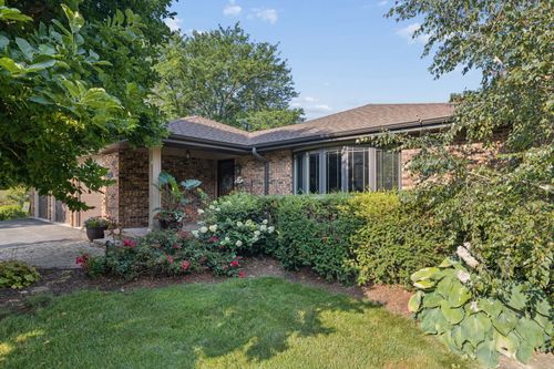 11S634 Mcgrath Ln, Naperville, IL, 60564-5745 | Card Image