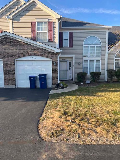 6742 E Wellsley Ct, Gurnee, IL, 60031-4008 | Card Image