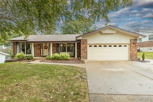 1226 Hyannis Dr, Saint Louis, MO, 63146-4630 | Card Image